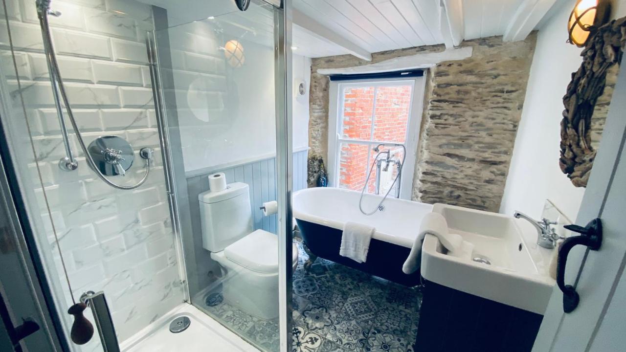 Spindrift Is A Beautiful Newly Refurbished Three Bedroom Private Family House Located On The Old Harbour And The Coastal Path In The Heart Of Beautiful Polperro Exterior photo